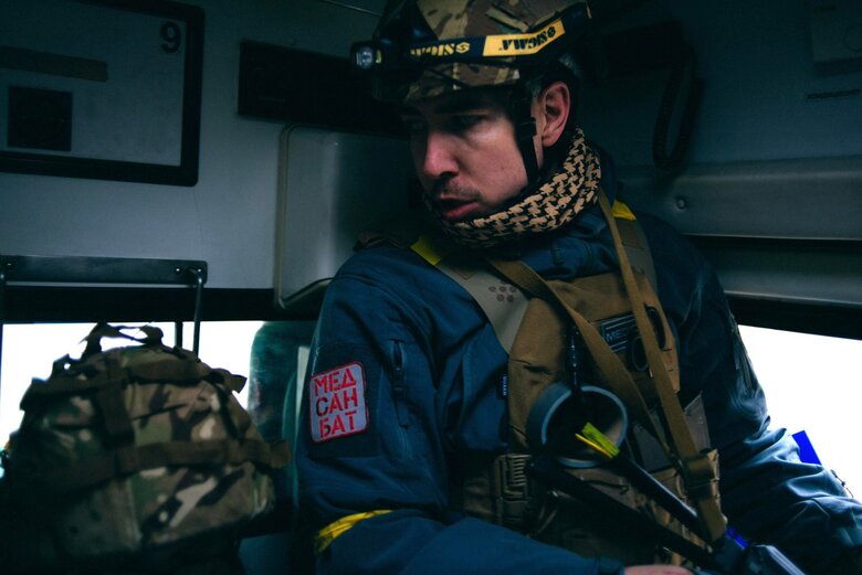 Військовий хірург Дмитро Андрощук, позивний Данте: Одного разу привезли пораненого, біля якого упали і розірвалися три дрони-камікадзе… 10 Військовий хірург Дмитро Андрощук, позивний Данте: Одного разу привезли пораненого, біля якого упали і розірвалися три дрони-камікадзе… 10