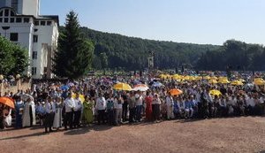 Тисячі вірян з усієї України взяли участь у традиційній Всеукраїнській прощі у Зарваниці. ВІДЕО+ФОТОрепортаж