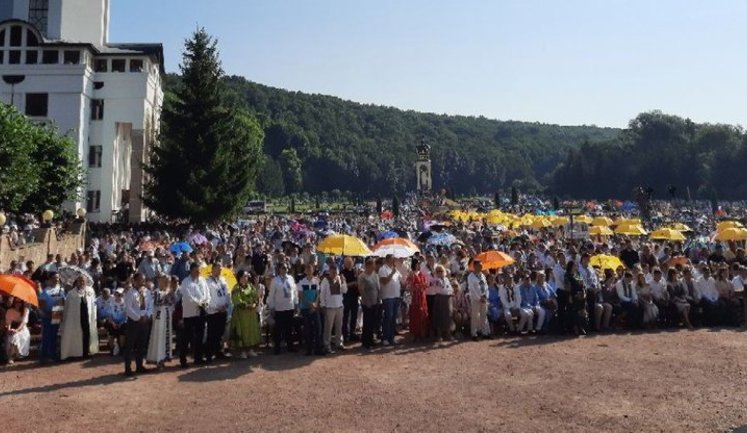 Тисячі вірян з усієї України взяли участь у традиційній Всеукраїнській прощі у Зарваниці. ВІДЕО+ФОТОрепортаж