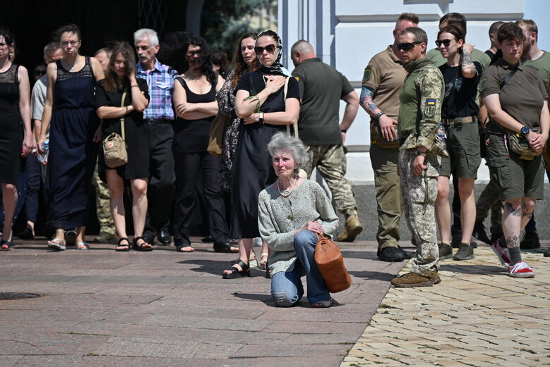 Із загиблим сержантом 68-ї ОЄБр Антоном Усовським попрощалися у Михайлівському Соборі 39