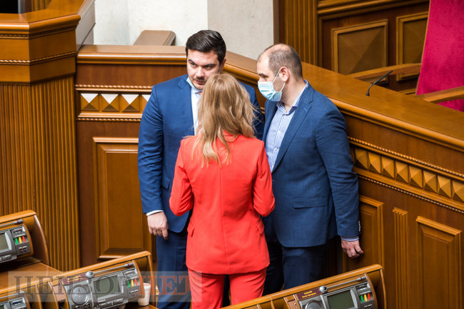 Присяга Аксенова под крики Ганьба!, беседа Власенко и Шуфрича, сообщение Шахову: Сергуня камасутру забрать? Или будешь изучать?, - работа ВР 19 мая 30