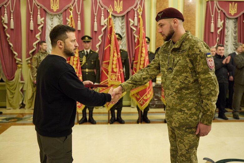 Zelenskyy presents state awards on occasion of Day of Airborne Assault Forces 13 Zelenskyy presents state awards on occasion of Day of Airborne Assault Forces 13