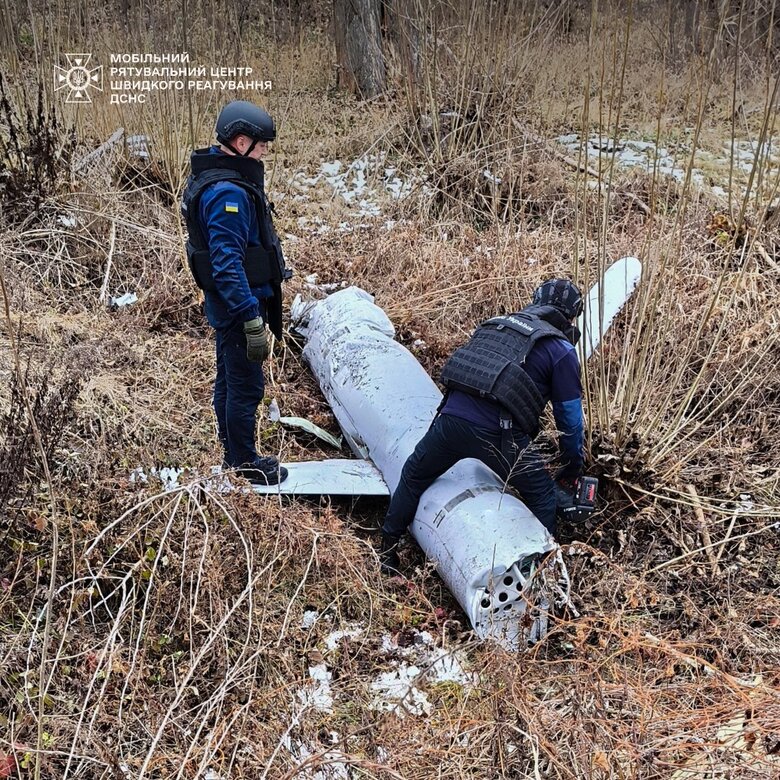 Сапери вилучили залишки російської ракети Х-55, які впали в одному з районів Києва