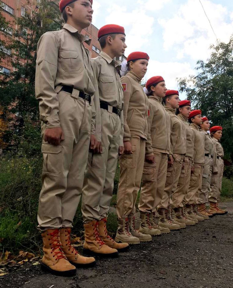 В окупованому  Маріуполі українських підлітків намагаються завербувати у неопіонерський путінюгенд, – Андрющенко 01