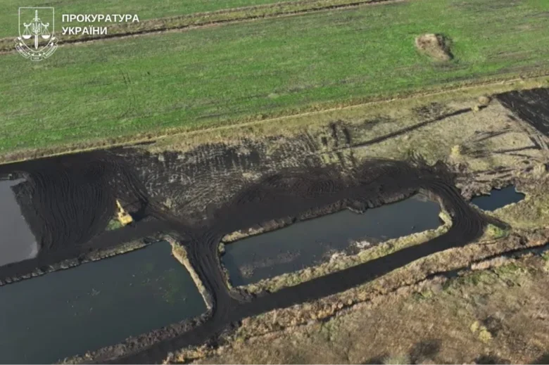 На Хмельниччині директору підприємства повідомили про підозру через незаконний видобуток торфу