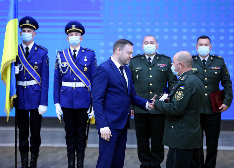 Монастирський нагородив працівників системи МВС 07