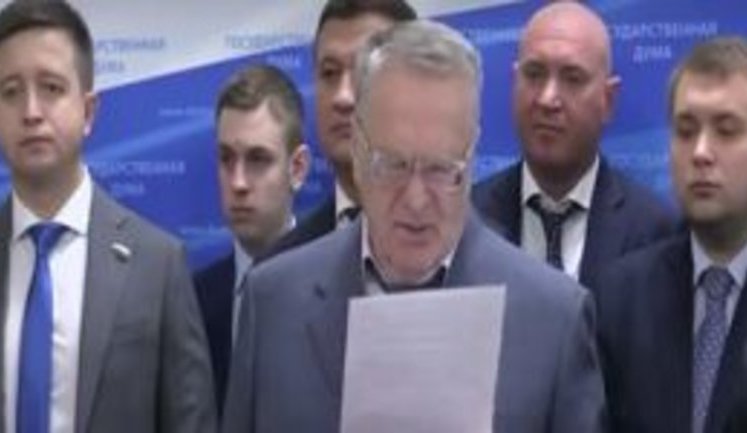 "Надо в Третьяковке снять картину "Иван Грозный убивает своего сына". Никого он не убивал", - Жириновский предложил назвать улицу в честь царя и прочитал стих о "попукивающих врагах". ВИДЕО