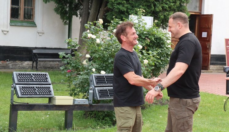 Єрмак, який ухиляється від мобілізації, привітав Шона Пенна із здобуттям "Оскара"