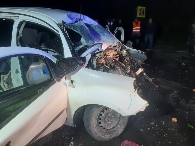 На трасі Київ-Чоп зіткнулися три автомобілі: двоє загиблих 04