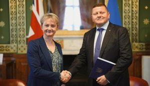 Залужний провів зустріч із главою МЗС Великої Британії Купер: обговорили безпеку та справедливий мир. ФОТО