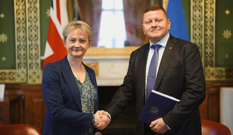 Залужний провів зустріч із главою МЗС Великої Британії Купер: обговорили безпеку та справедливий мир. ФОТО