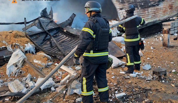 РФ вдарила ракетою по об’єкту інфраструктури в Дніпрі. ФОТОрепортаж