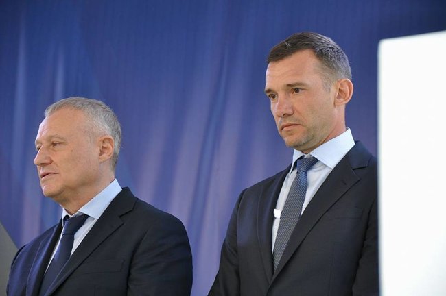 Кубки Ліги чемпіонів прибули до Києва 07