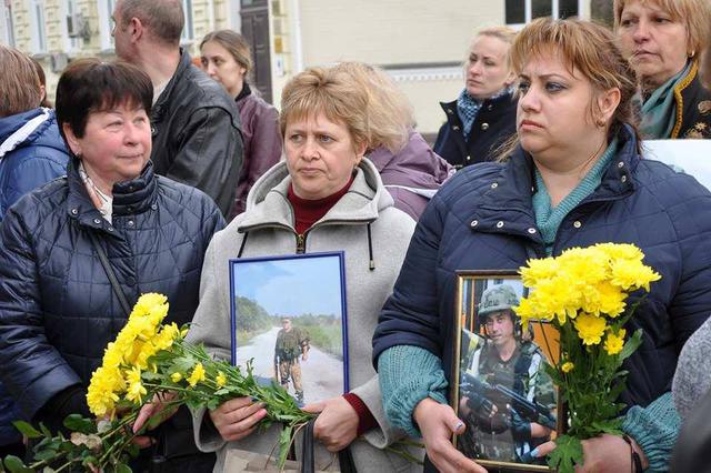 Ко Дню матери на Михайловской площади прошла панихида по погибшим в АТО 06