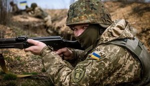 Оккупанты обстреляли наши позиции под Авдеевкой, ранен один воин, - штаб ООС