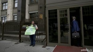 Одиночные пикеты против путинской Росгвардии прошли у Госдумы. ФОТО