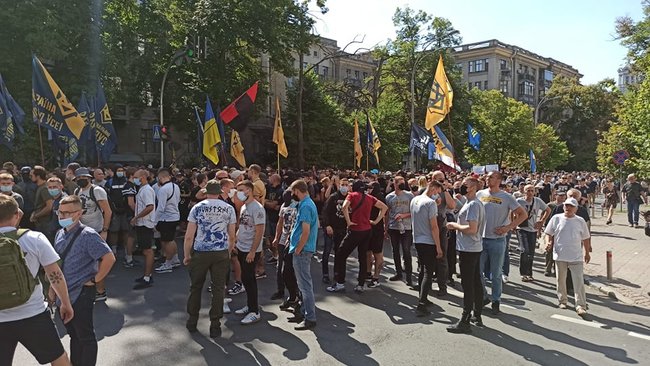 Нацкорпус вирушив до будинку, де живе Зеленський 07