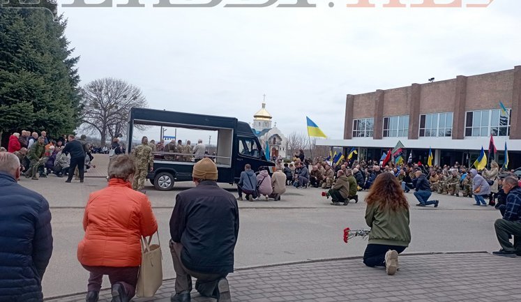 На Черкащині попрощалися з ветераном Сергієм Русіновим, який загинув під час спроби затримання поліцейськими. ВІДЕО+ФОТОрепортаж