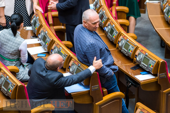 Присяга Аксенова под крики Ганьба!, беседа Власенко и Шуфрича, сообщение Шахову: Сергуня камасутру забрать? Или будешь изучать?, - работа ВР 19 мая 03