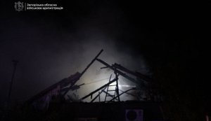 Нічна атака "шахедів": у Запоріжжі постраждала людина та спалахнули пожежі, на Миколаївщині атаковано об’єкт енергетичної інфраструктури. ФОТОрепортаж