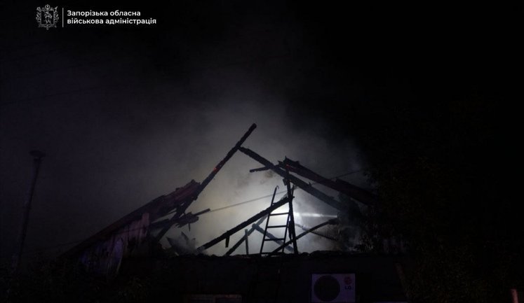 Нічна атака "шахедів": у Запоріжжі постраждала людина та спалахнули пожежі, на Миколаївщині атаковано об’єкт енергетичної інфраструктури. ФОТОрепортаж