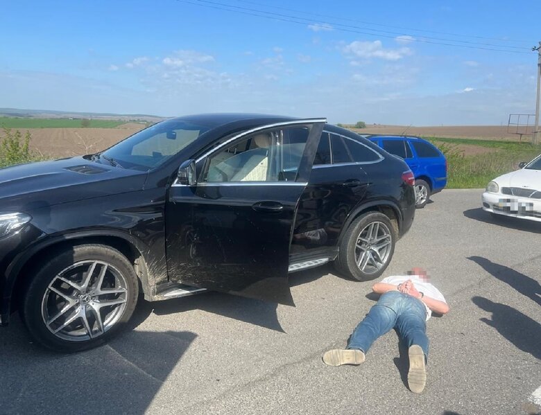 Organiser of illegal departure of draft dodgers detained in Lviv region