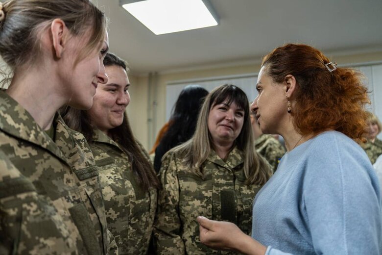 Жіноча військова форма