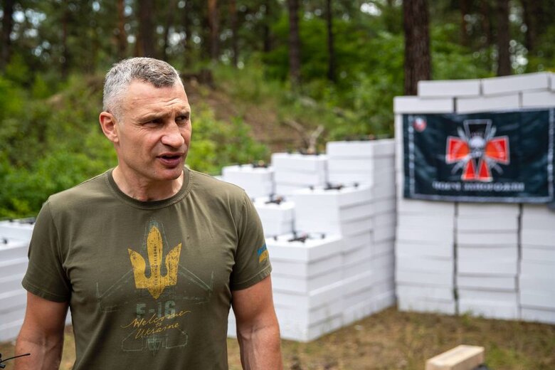 Кличко передал двум подразделениям