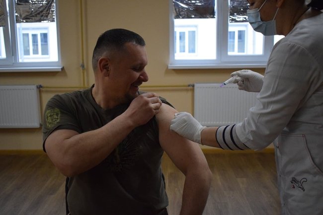 В Сухопутных войсках начался первый этап вакцинации военнослужащих 01