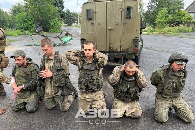 Бійці з Азову захопили в полон групу окупантів: серед них – осетин і нащадок козаків з Кубані 01