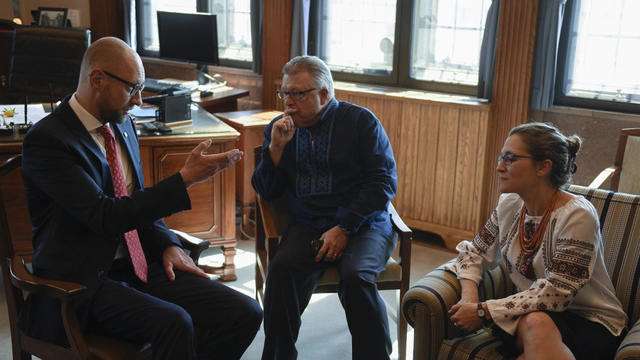 Голова МЗС Канади Фріланд - Яценюку про агресію РФ: З цим не можна змиритися. Ми стоїмо на боці України 02