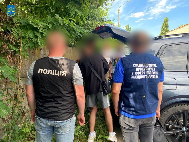 Підпільна друкарня на Хмельниччині виготовляла фальшиві документи