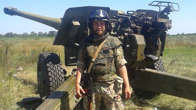 Боєць батальйону Донбас Сергій Міщенко: Назустріч вискочив автомобіль із російськими окупантами і написом на борту Отморозки. Цих виродків ми знищили. А потім взяли в полон ще 8 терористів 01