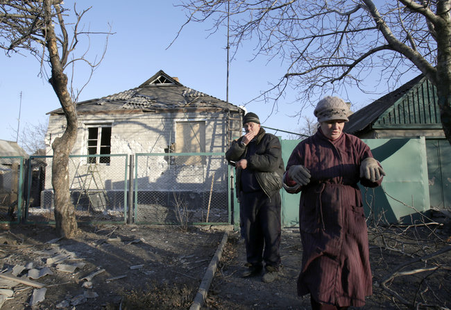 Бронежилет не дає притиснутися до землі щільніше, відчуття безпорадності: Приїхав, бл...дь, фотограф! Познімати це Дебальцеве! Отче наш..., - розповідь військового фотографа Анатолія Степанова 07