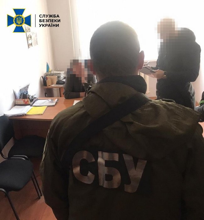Главный архитектор одного из районов Буковины требовал взятку в $1,5 тыс. за согласование документации на землю, - СБУ 02