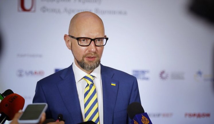 Реструктуризация долга Украины – один из элементов победы, - Яценюк в статье для Kyiv Independent