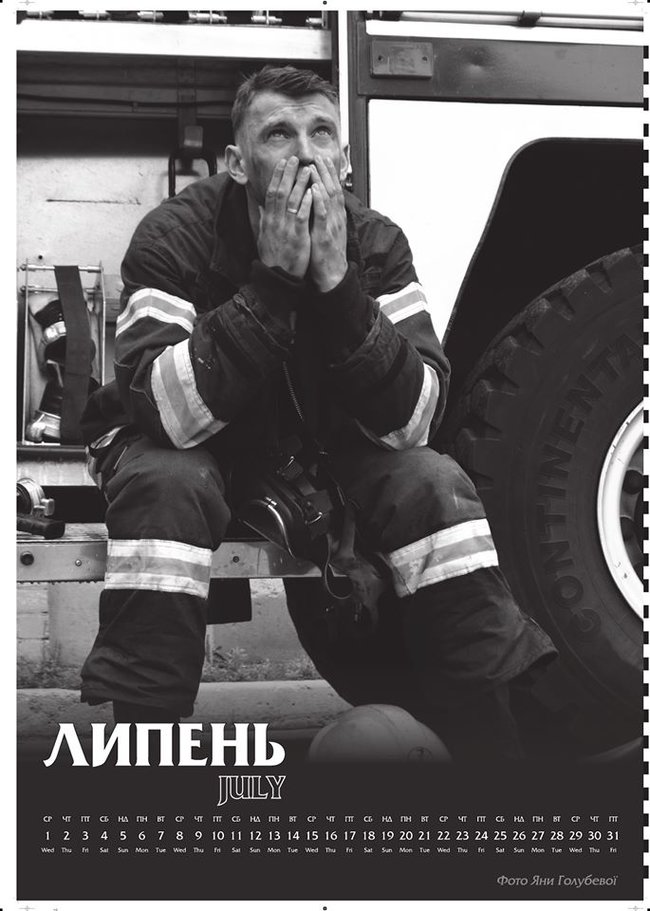 Вони рятують життя, - київські пожежники випустили календар на 2020 рік 08