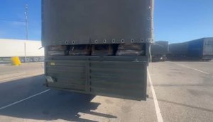 Грузовик с черными мешками передали российские волонтеры своим подопечным из армии РФ: "Чтобы все ребята могли вернуться домой". ВИДЕО