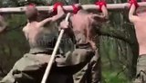 Рашист избивает палкой своих соратников после так называемого неудачного штурма армии РФ