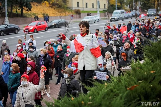 Многолюдный марш пенсионеров и медиков прошел в Минске 13