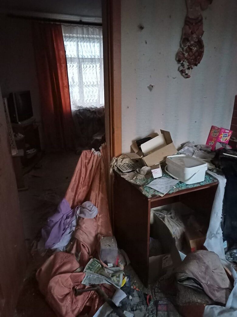 Наслідки обстрілу Шляхового на Херсонщині: Постраждала 69-річна жінка 01