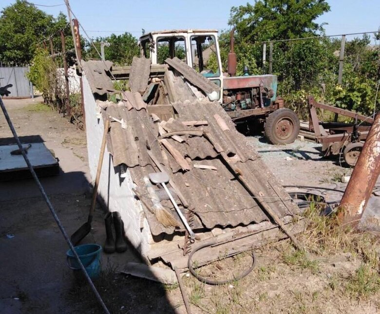 Рашисты обстреляли Черешеньки на Херсонщине, повреждена сельхозтехника и хозяйственные сооружения, - ОВА 03