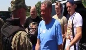 "Давно хотів в зону АТО приїхати та хлопців підбадьорити", - тренер "Днепра" Маркевич и футболисты клуба передали помощь пограничникам на Донбассе. ВИДЕО
