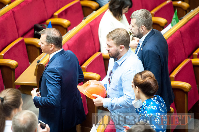 Шахов, що голосує за чотирьох, Ляшко в касці і розмова Новинського з Воропаєвим, - день роботи ВР 20 червня 18