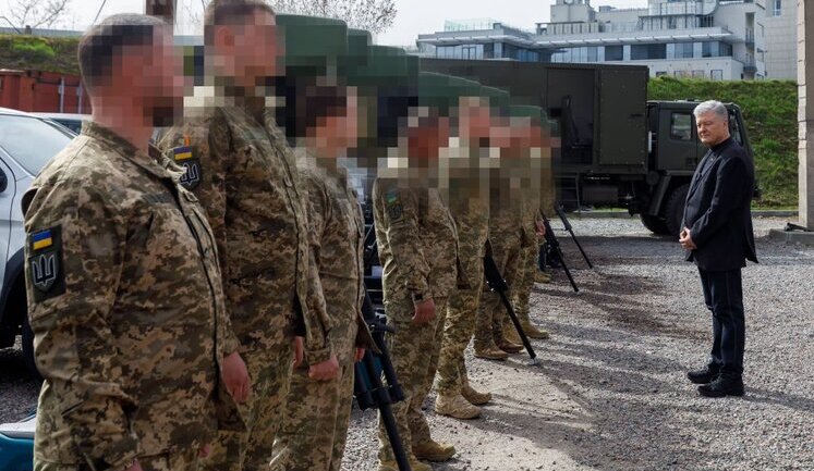 Порошенко представив систему РЕБ "Ай-Петрі СВ", у розробку якої вкладено 150 млн грн