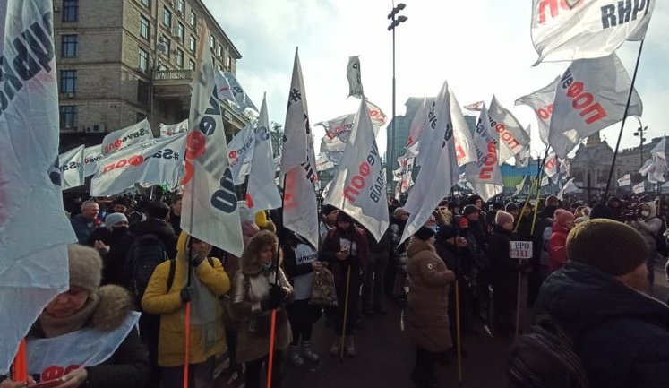 Акція SaveФОП у центрі Києва: мітингувальників відтіснили із Хрещатика, вони прямують під Раду. ВІДЕО+ФОТОрепортаж