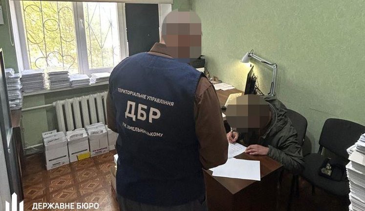 Избил бывшую и обжег ей лицо - военнослужащему из Хмельницкой области сообщено о подозрении, - ГБР
