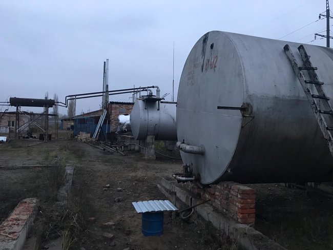 Співробітники ДФС ліквідували підпільний завод із виробництва ПММ 03