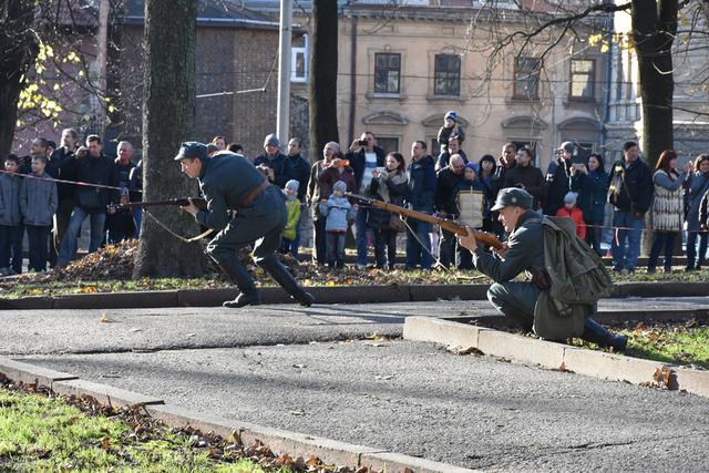 Марш славы ЗУНР прошел по центральным улицам Львова 15