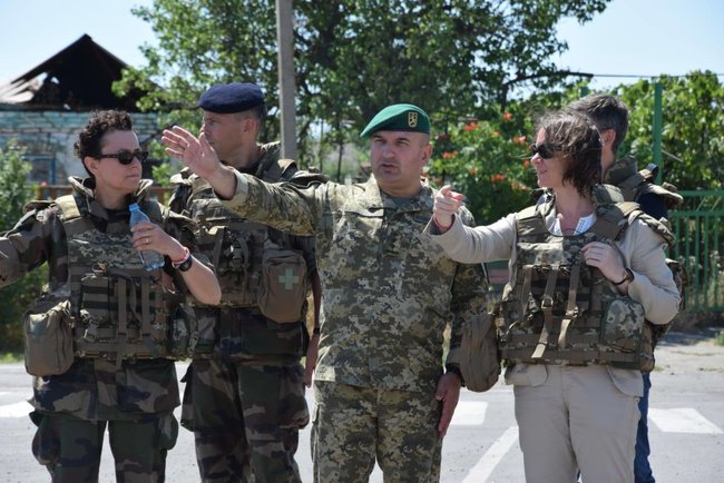 French delegation visits Donbas 04